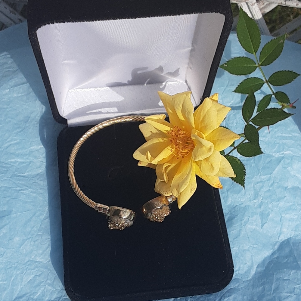 💖🌻Adjustable Metal Golden Druidsy Cuff 3/$30💖🌻 - Picture 5 of 6